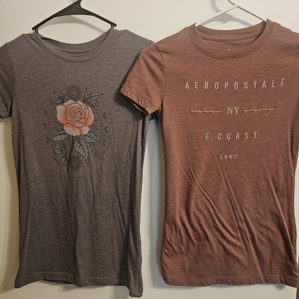 Aeropostale Gray and Brown Short Sleeve Tees